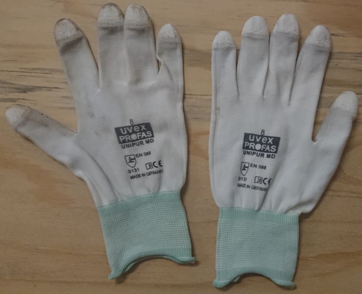 File:Gloves Single.jpg