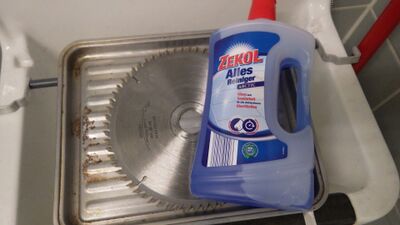 1) prepare an appropriately sized dish with (hot) water and cleaning agent